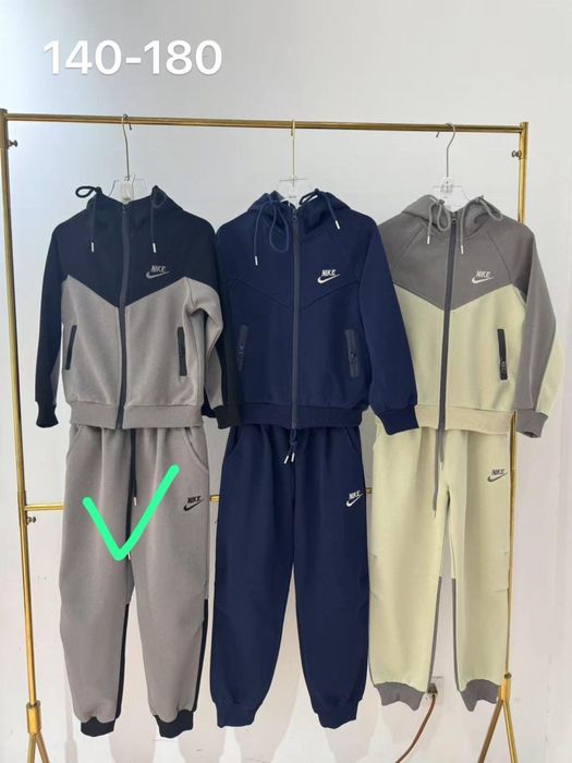 Продам спортивный костюм на мальчика рост 150-155