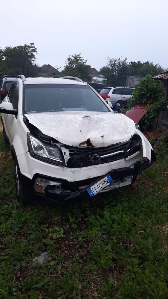 Vand Ssangyoung Korando avariat