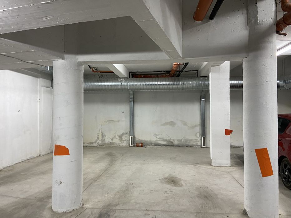 Парко място до “Операта”