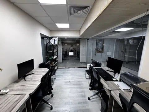 Кабинеты от 18м² с мебелью Чиланзар8 парус цокольный этаж