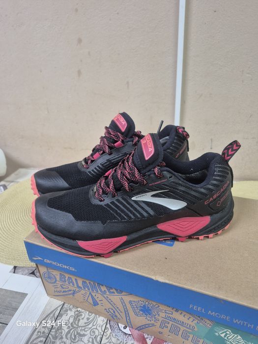Adidasi noi Brooks Cascadia