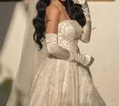 Rochie de mireasa brodata , stil printesa, cu manusi
