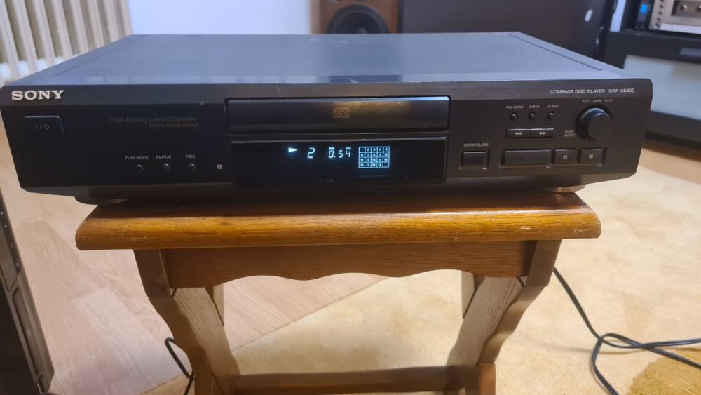Vand cd player Akai si Sony