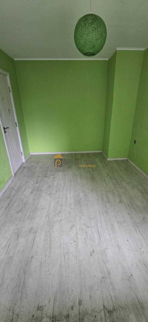 Продава се Тристаен апартамент в Пловдив, Христо Смирненски - 100 кв.м за 1850 €/кв.м - Снимка #1