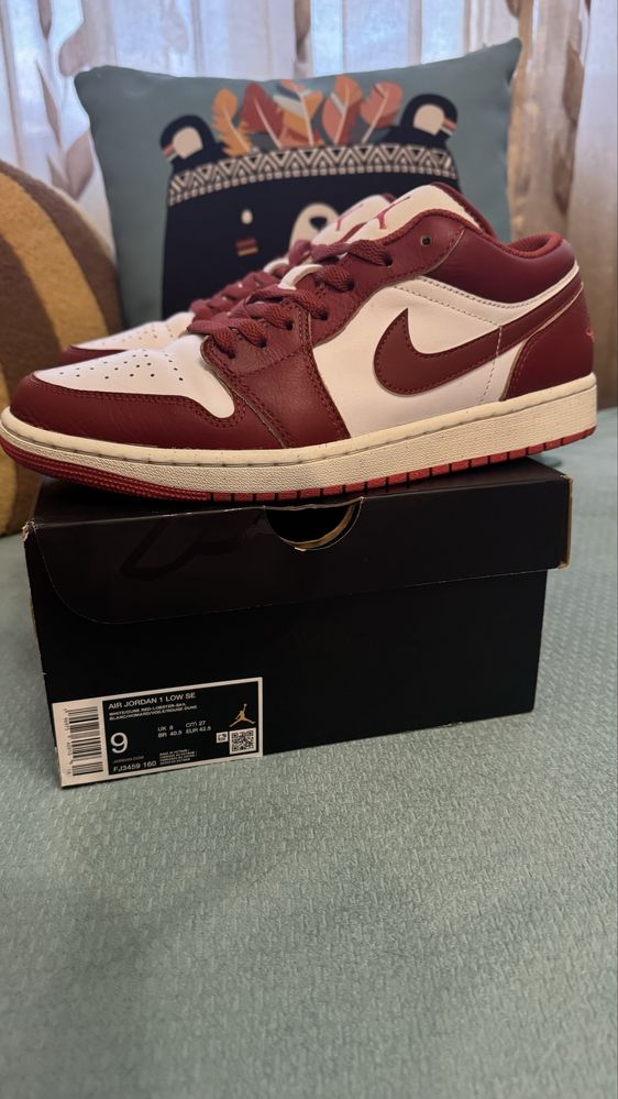 Оригинални маратонки/кецове Air Jordan 1 Low SE номер 42.5/27см