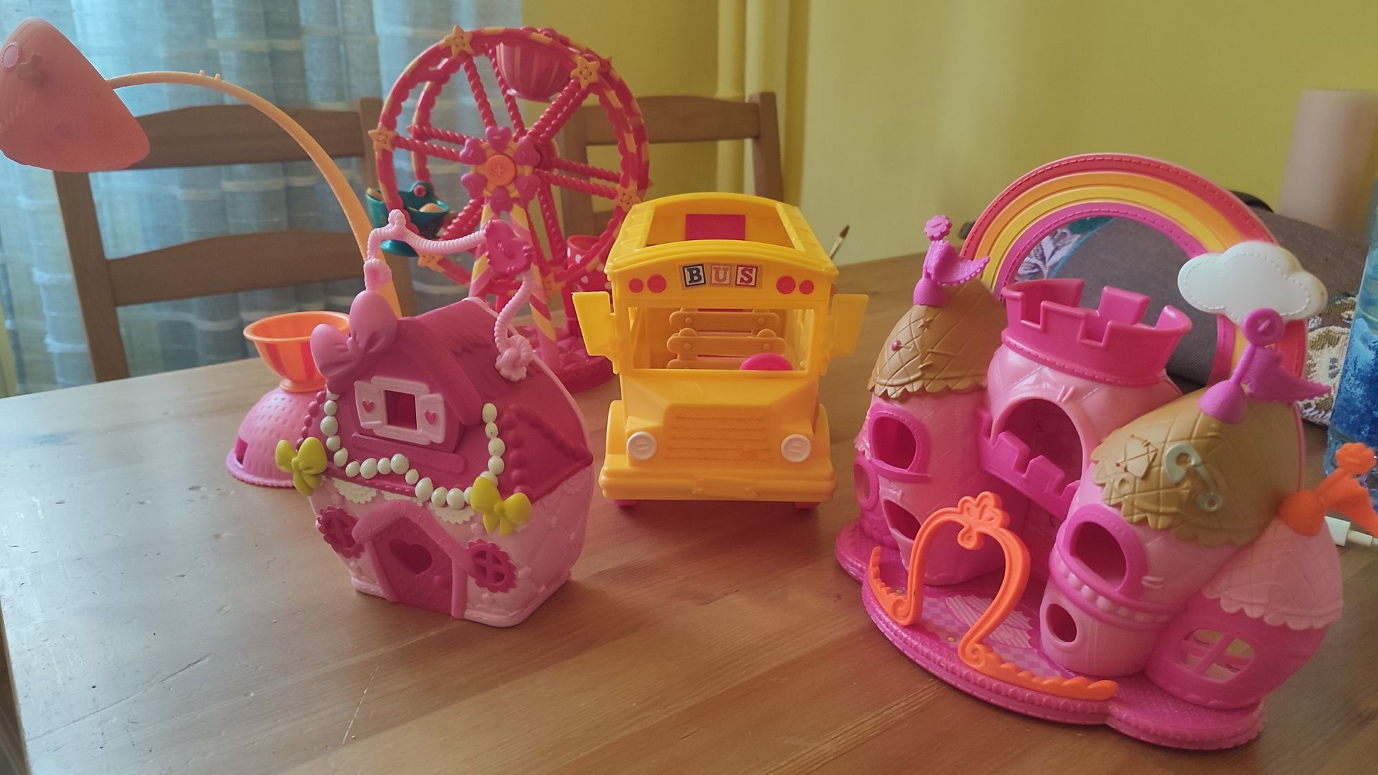 Jucării lalaloopsy Autobuz școlar, gentuță, castel ,insula, roata