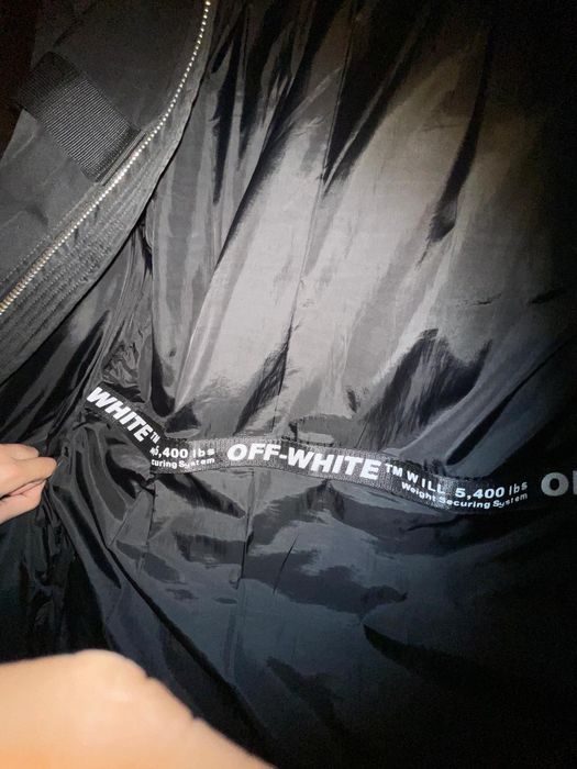 Vând geaca off white