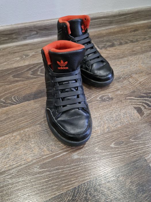 Детски високи маратонки 29 номер Adidas Varial Mid J
