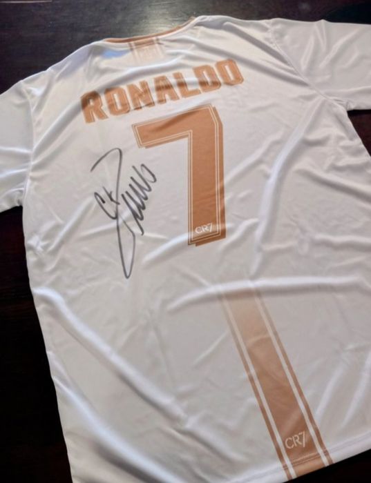 Tricou semnat de Cristiano Ronaldo