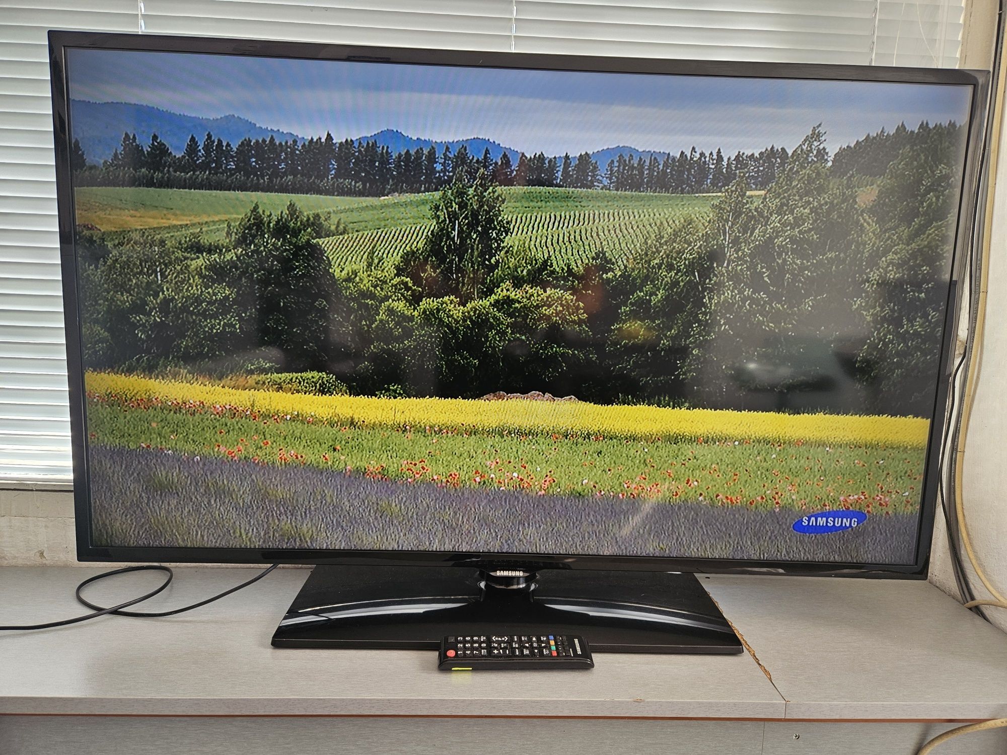 Телевизор Samsung UE46F5000aw