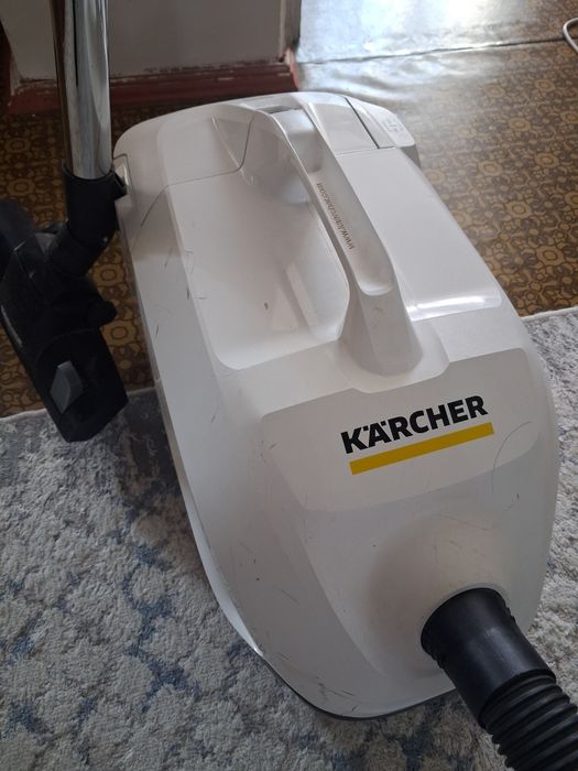 Пылесос Karcher рабочии.