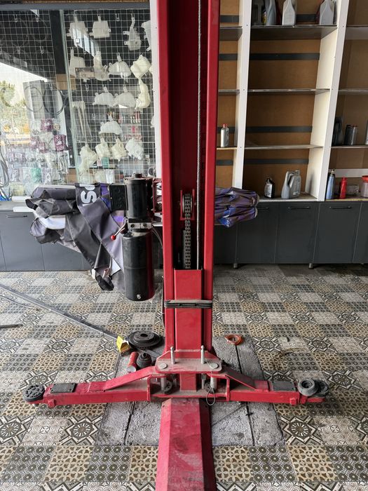 Продается Подьемник в отличном состоянии, для вашего сервиса