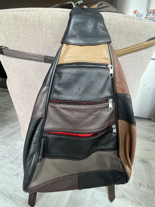 Кожена раница в есенната гама