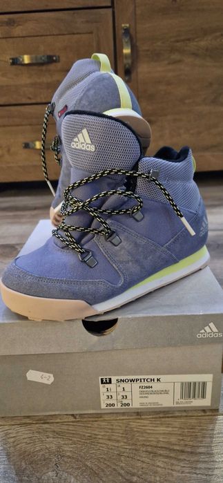 Непромокаеми обувки Adidas размер 33