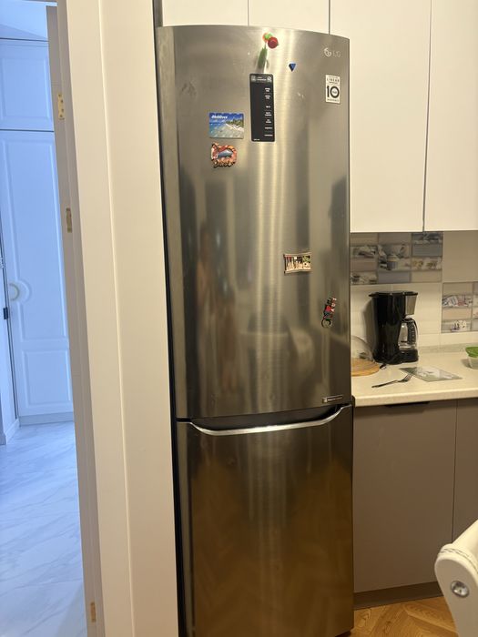 Холодильник LG. Самовывоз с района Экспо