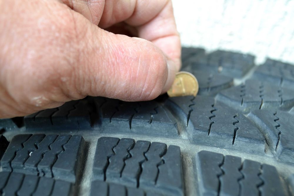 Зимните гуми Зимните гуми не са нови. 235/55/17  четири бр..