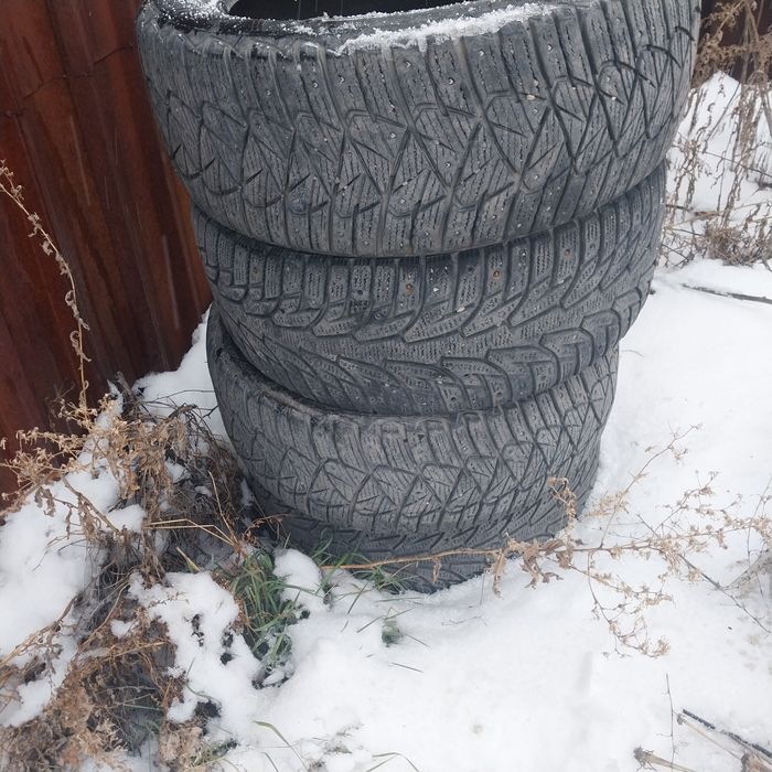Продам шины шипованные  продам резину на 17 продам шины балоны зимние