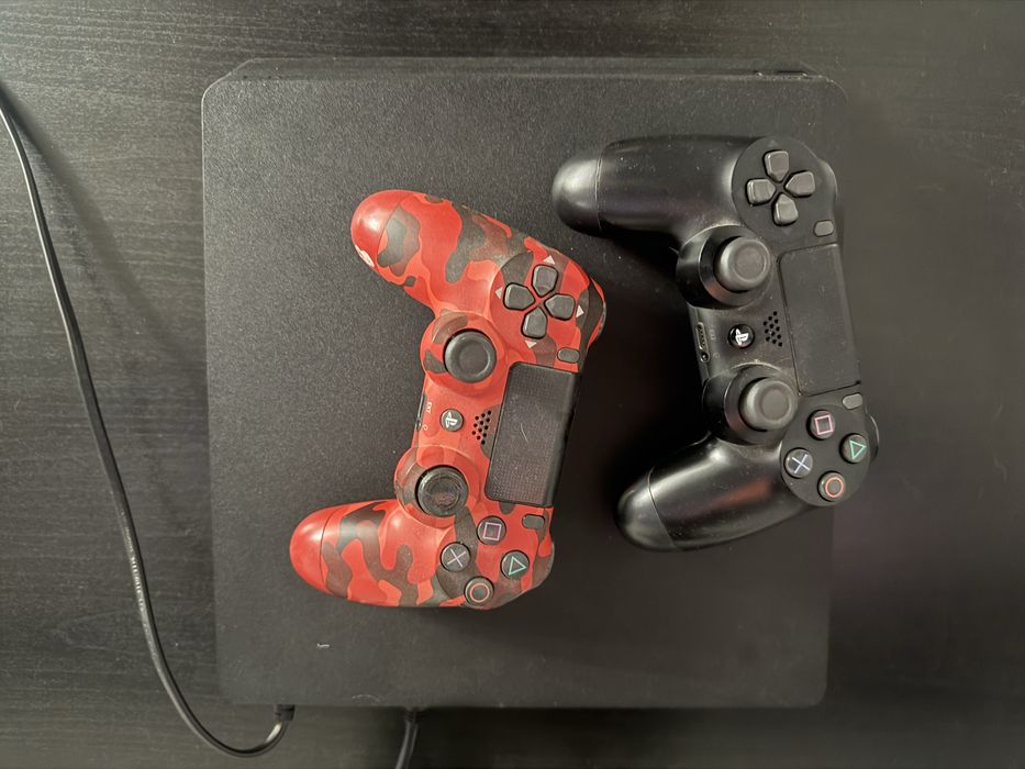 PlayStation4 slim 1TB/ ps4 slim + два джойстика
