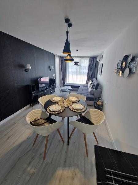 Дава се под наем Двустаен апартамент в Бургас, Център - 70 кв.м за 714 € - Снимка #1