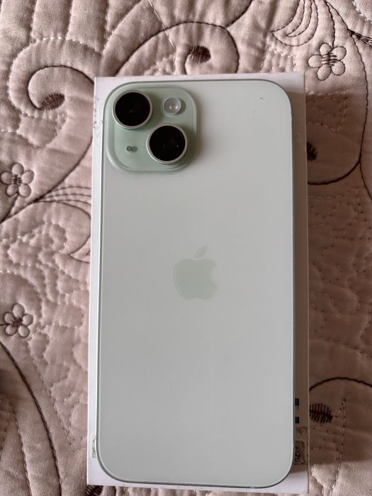 продам телефон айфон 15 с гарантией