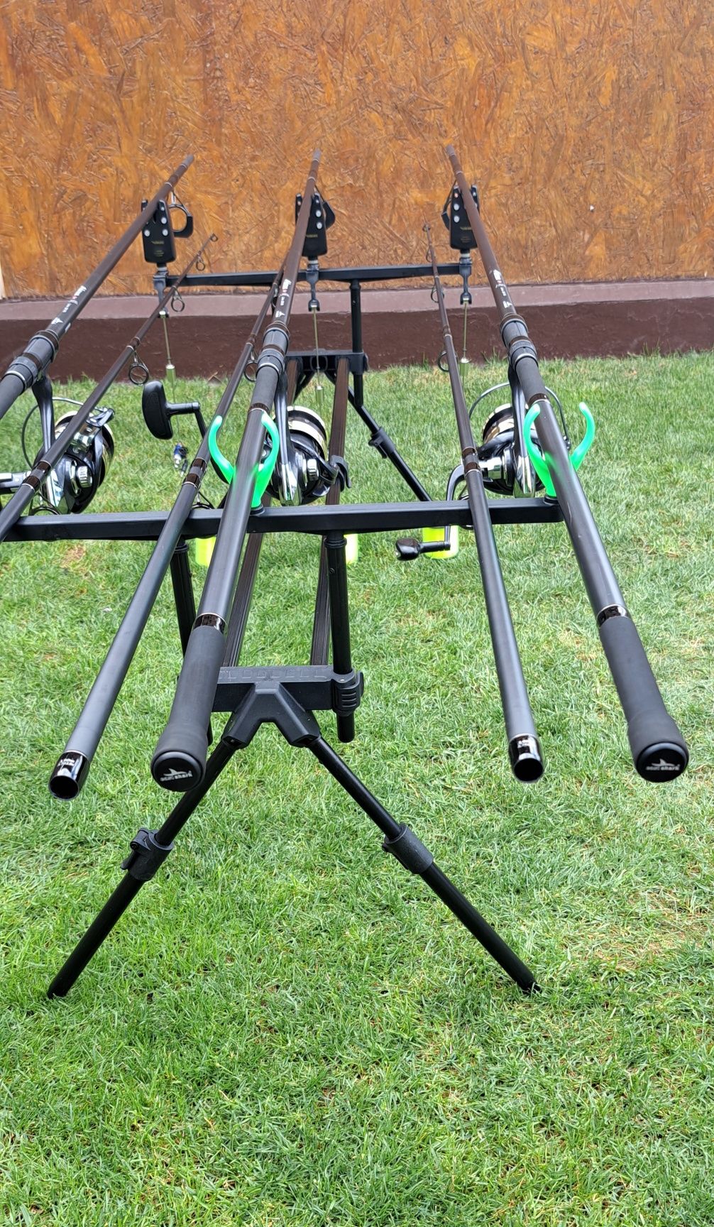 Set Pescuit,3 Lansete 3,90m,3,75 LBS+3 Mulinete 12.000+Rod Pod+Senzori