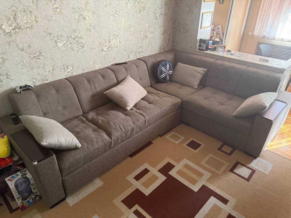 Диван - кровать с механизмом.