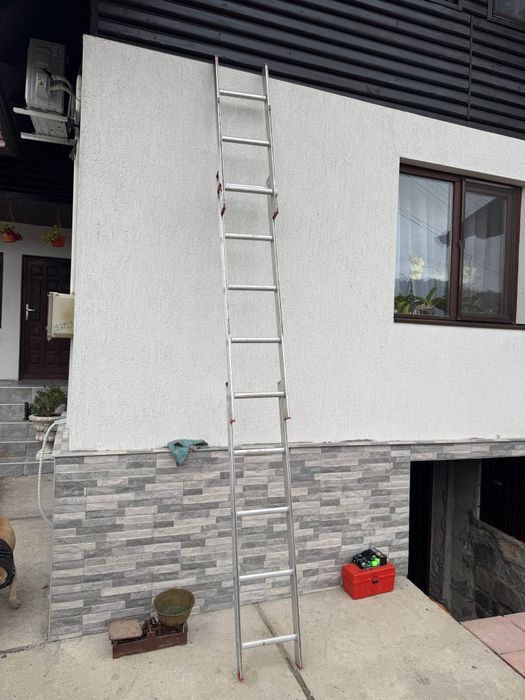 Scară din aluminiu cu 3 tronsoane