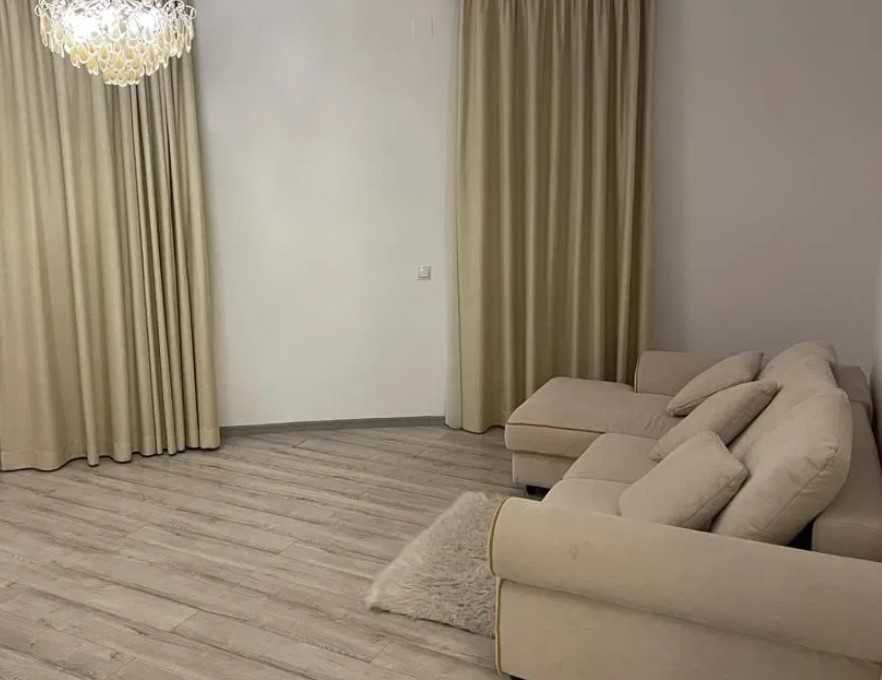 Дава се под наем Тристаен апартамент в Пловдив, Каменица 1 - 90 кв.м за 255 € - Снимка #2