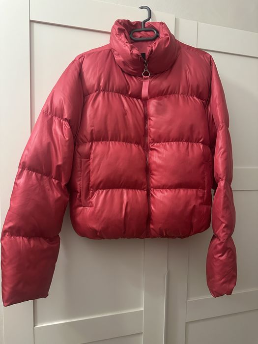 Топло ,късо яке.