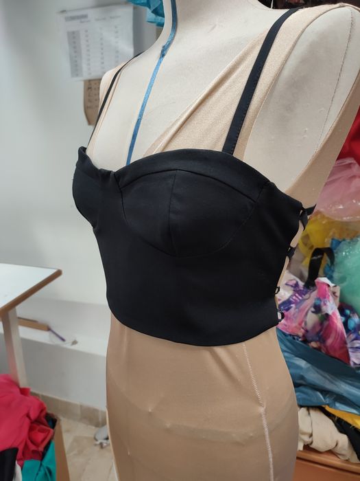 Bustieră material elastic