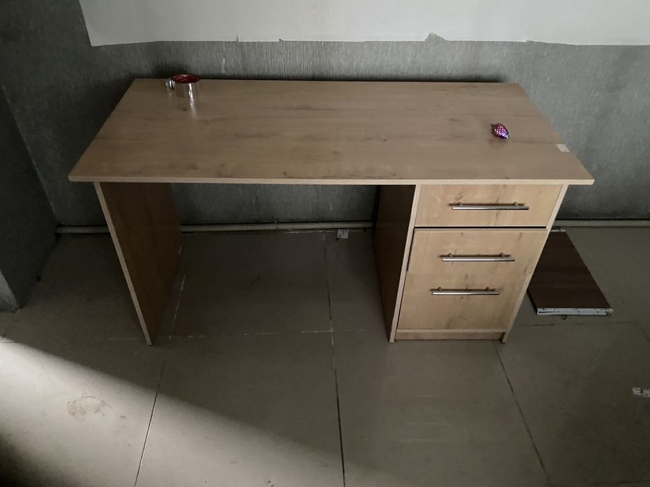 Продается стол новая