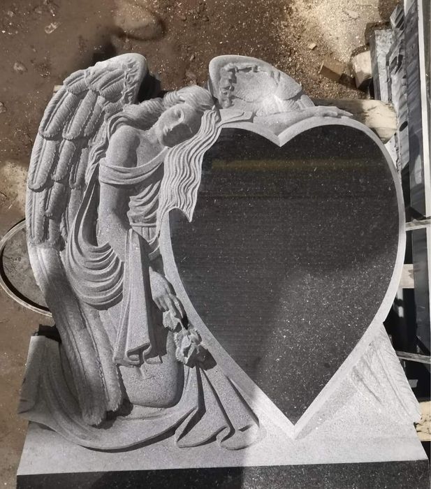 Sculpturi lucrate manual , cruci ,morminte