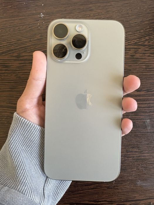 Vând iphone 16 pro max