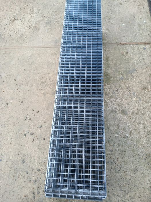 Trepte zincate modele si dimensiuni diferite din rigola sau grilaj
60-