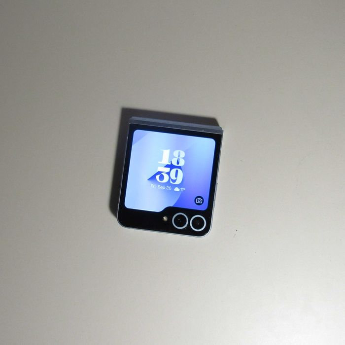 Samsung Z Flip 6 256GB 12GB ca nou