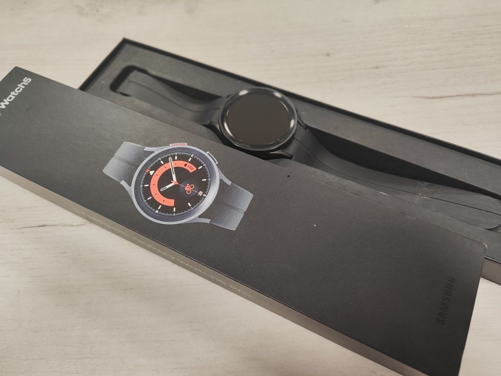 Като нов Samsung Galaxy Watch 5 Pro 45mm Titanium Case