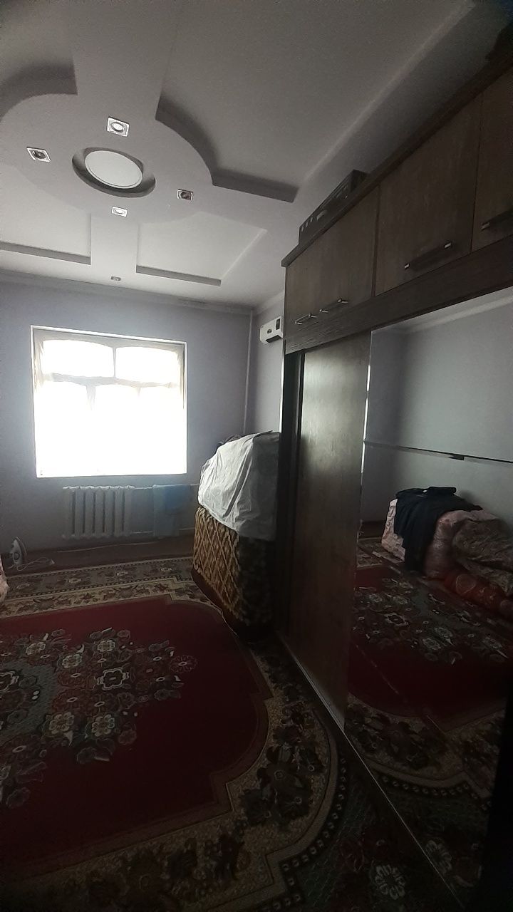 Uy srochna sotiladi dom 5 etaj 2chi qavat