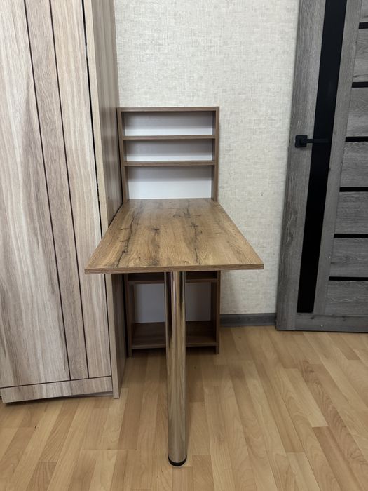 Маникюрный стол