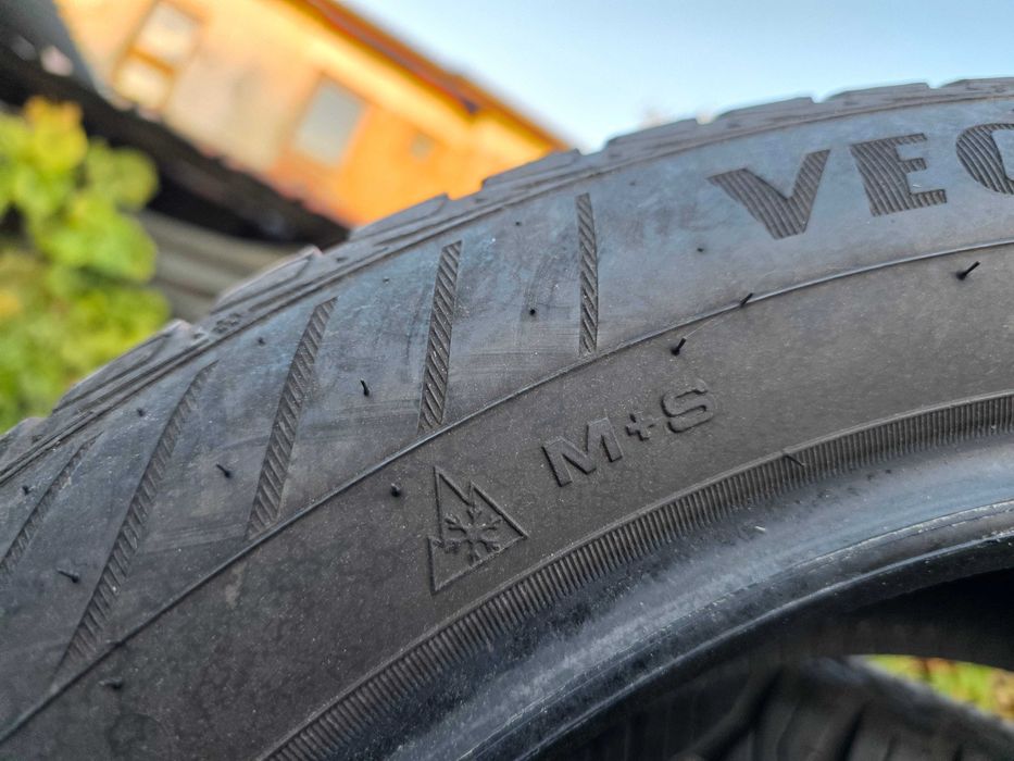 2бр Всесезонни гуми 215 55 17 - Goodyear