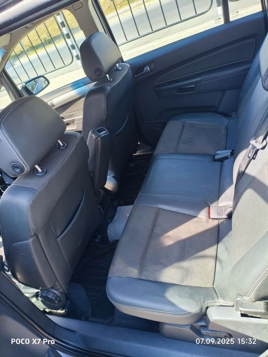 Продавам Opel Zafira B, 1,6, фабрични бензин-метан, м. 10.2008 г.,.