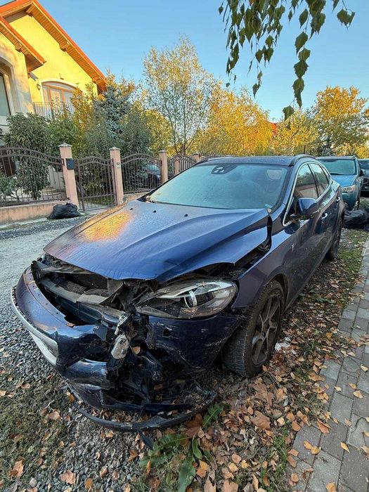 Volvo V40 4WD CROSS COUNTRY Ocean Race 190CP 2016