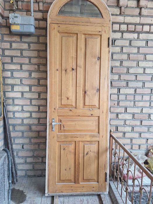 Двери из дерева с короб, замком и петлями по 150 т.с. Yog'och eshiklar