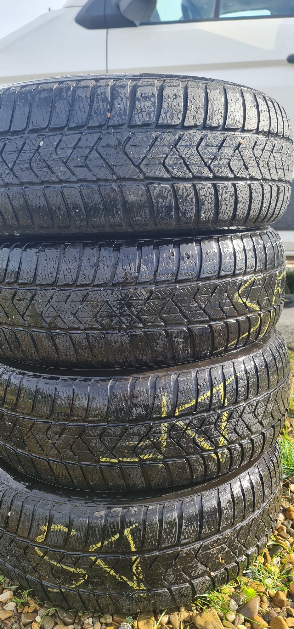 Vand anvelope iarna 205 55 R17 Pirelli