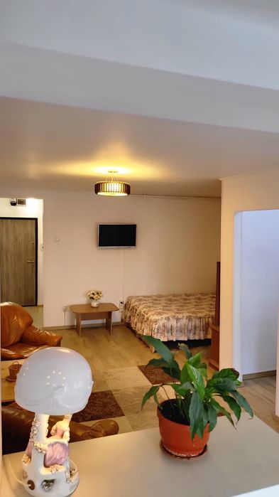 Garsonieră renovată parter(vis a vis de Hotel Deva)