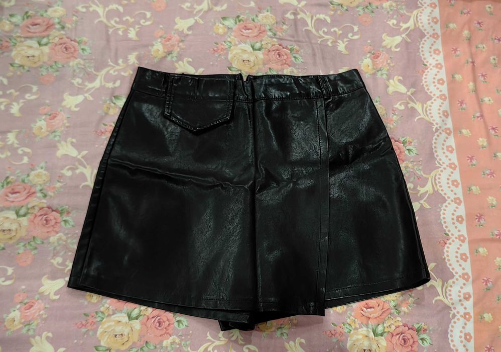 Продаются новые кожанные шорты-юбка