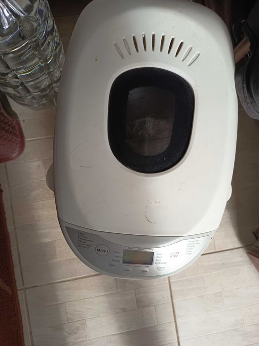 Продавам хлебопекарна Midea