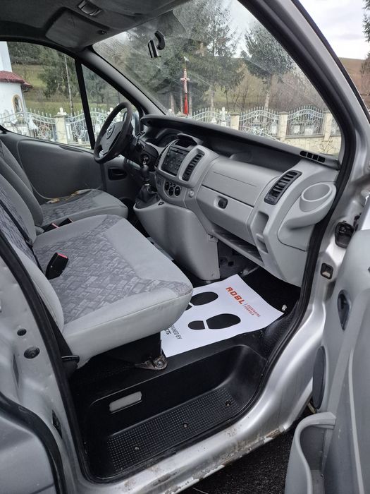 Vând/Schimb Opel vivaro 8+1 locuri 1,9 tdi