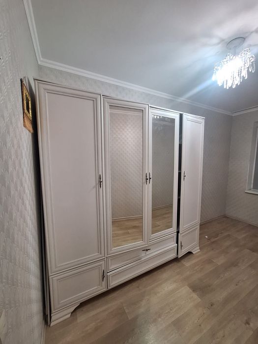 Шкаф спальный белый б/у