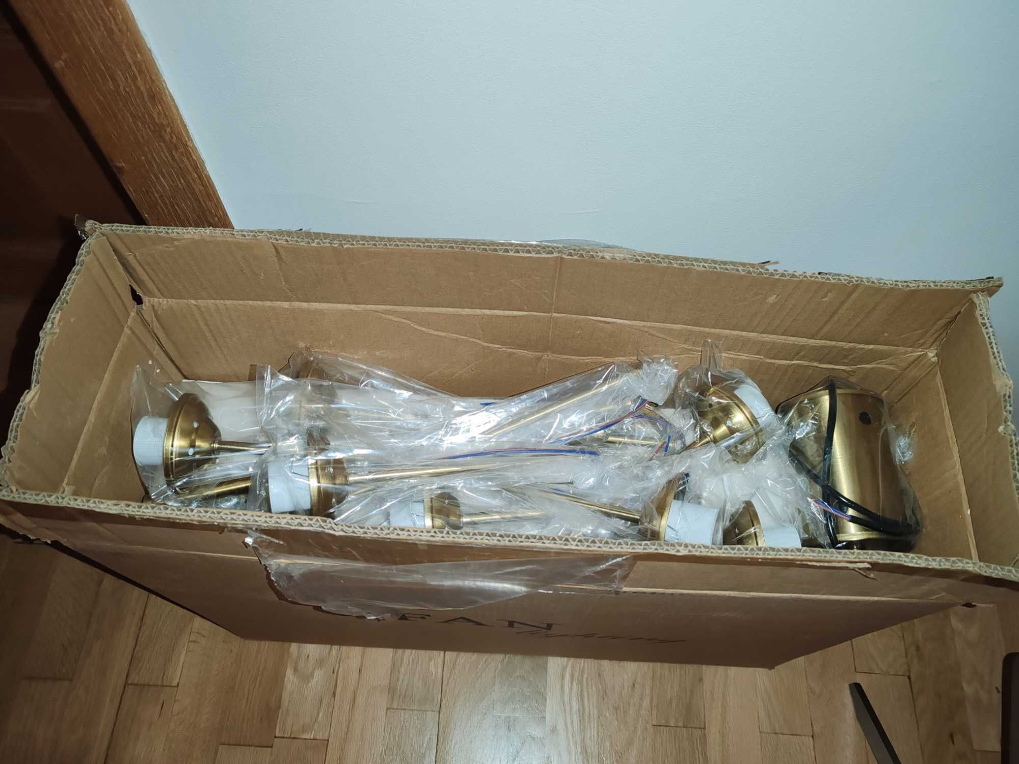 Lustra NOUA Lux 8 globuri sticla