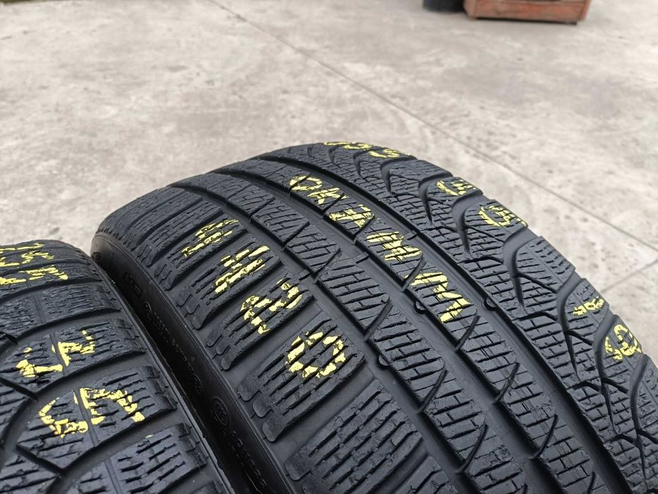Doua anvelope iarna 255 35 19 pirelli p zero winter 7 mm 4420